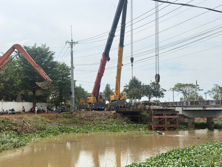 Sập cầu T&acirc;y Ninh do Xe qu&aacute; tải: Giao th&ocirc;ng t&ecirc; liệt , t&agrave;i xế phải đi v&ograve;ng 50km - Ảnh 2.