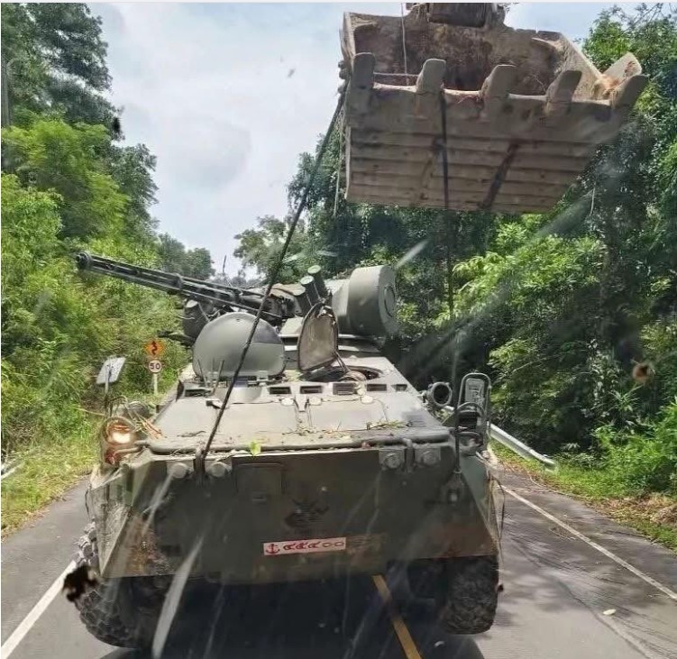 Campuchia thu giữ xe bọc thép của quân đội Thái Lan - Ảnh 1. Campuchia thu giữ xe bọc thép của quân đội Thái Lan - Ảnh 1.