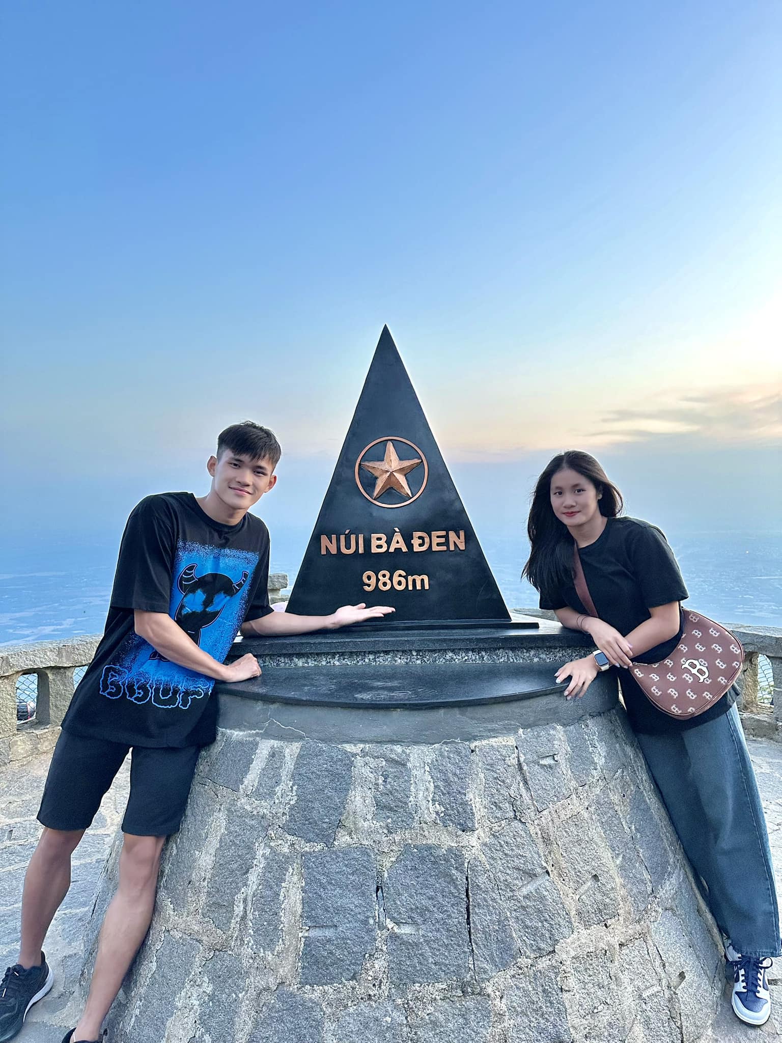 Bức ảnh gây sốt của cặp đôi hot nhất SEA Games 33: Trai tài gái giỏi, đẹp đôi còn "lụm" cả "rổ" huy chương! - Ảnh 6. Bức ảnh gây sốt của cặp đôi hot nhất SEA Games 33: Trai tài gái giỏi, đẹp đôi còn "lụm" cả "rổ" huy chương! - Ảnh 6.