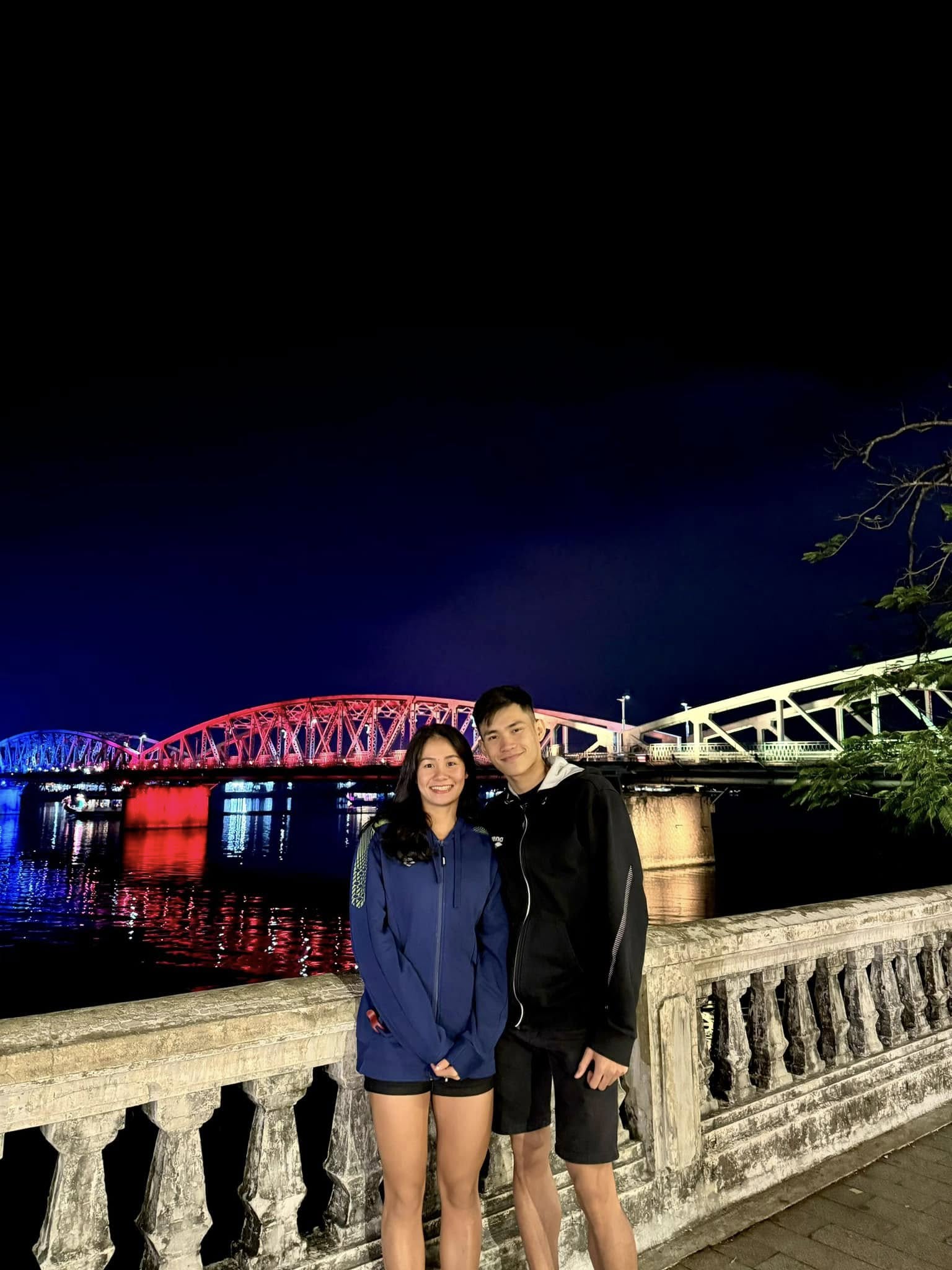 Bức ảnh gây sốt của cặp đôi hot nhất SEA Games 33: Trai tài gái giỏi, đẹp đôi còn "lụm" cả "rổ" huy chương! - Ảnh 9. Bức ảnh gây sốt của cặp đôi hot nhất SEA Games 33: Trai tài gái giỏi, đẹp đôi còn "lụm" cả "rổ" huy chương! - Ảnh 9.