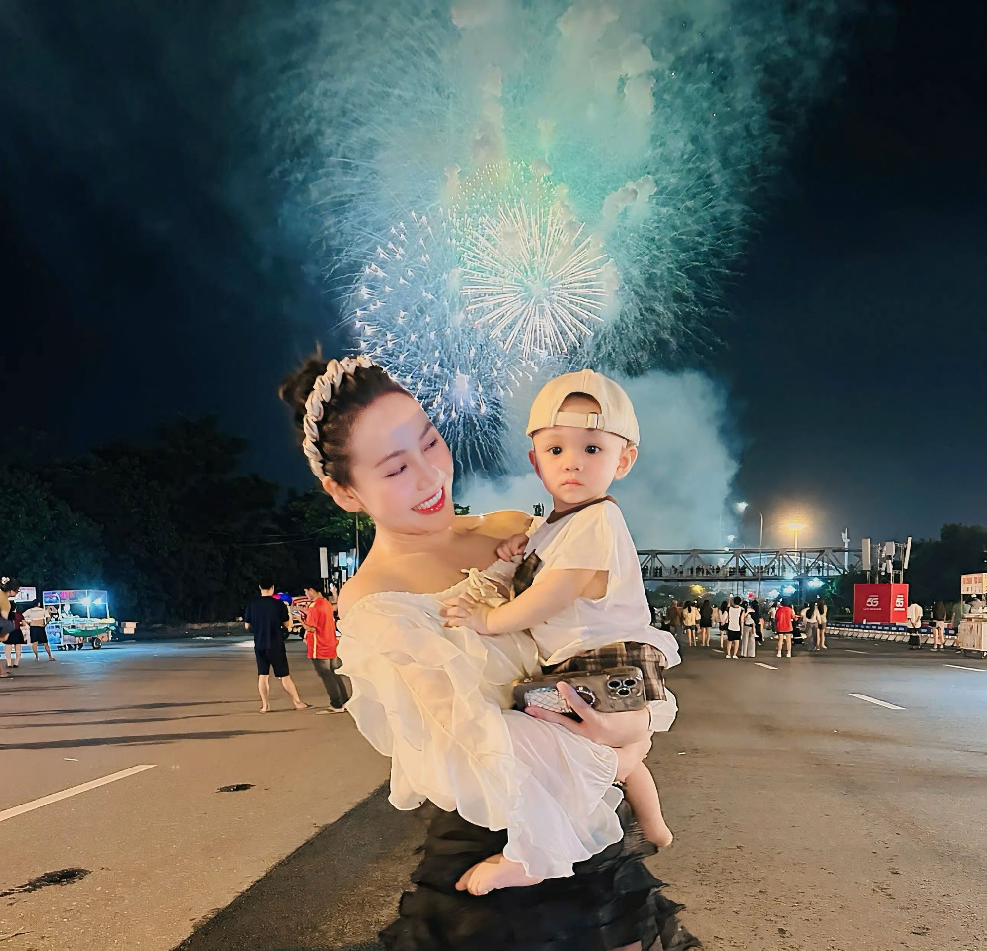 Nữ diễn viên là mẹ đơn thân, liên tục gặp biến cố khi sinh con, đêm nào cũng khóc - Ảnh 3. Nữ diễn viên là mẹ đơn thân, liên tục gặp biến cố khi sinh con, đêm nào cũng khóc - Ảnh 3.