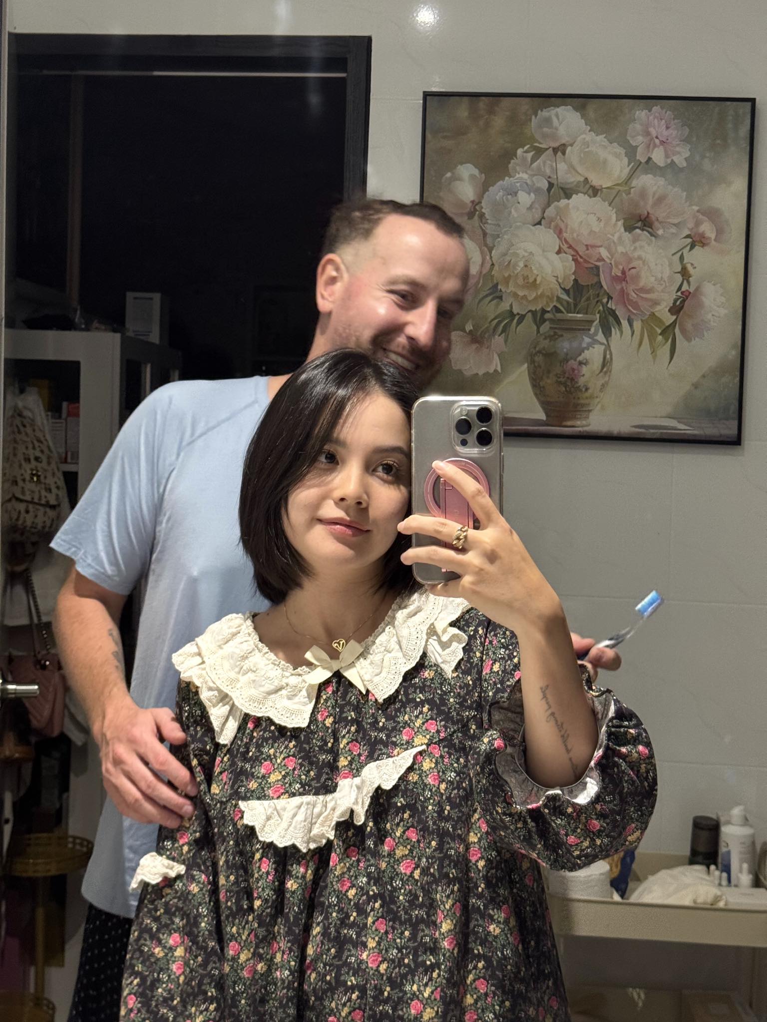 Trai T&acirc;y chuyển 1 tỷ cho mẹ đơn th&acirc;n Việt để "cọc vợ" sau 3 ng&agrave;y nhắn tin: H&ocirc;n nh&acirc;n lạ l&ugrave;ng- Ảnh 5.