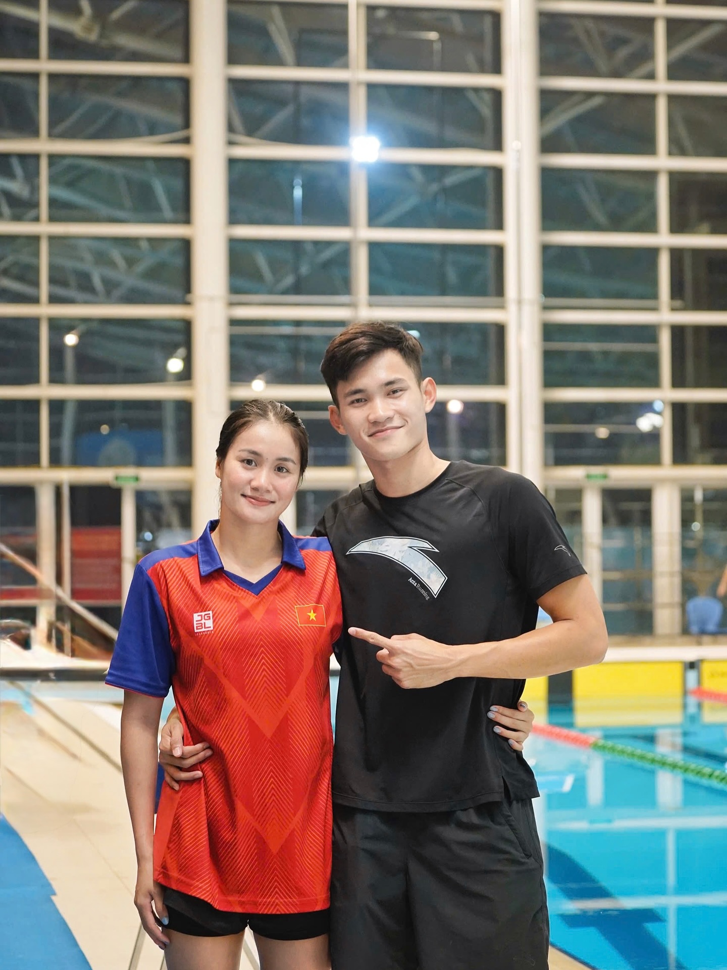 Bức ảnh gây sốt của cặp đôi hot nhất SEA Games 33: Trai tài gái giỏi, đẹp đôi còn "lụm" cả "rổ" huy chương! - Ảnh 5. Bức ảnh gây sốt của cặp đôi hot nhất SEA Games 33: Trai tài gái giỏi, đẹp đôi còn "lụm" cả "rổ" huy chương! - Ảnh 5.