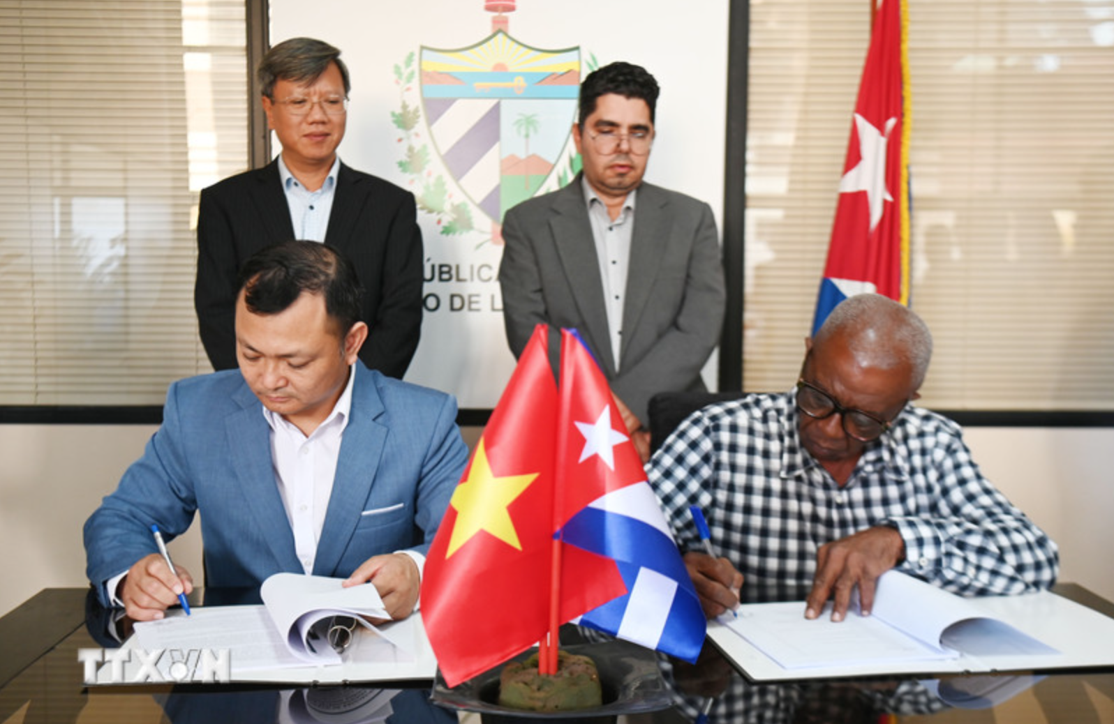 - Ảnh 1. - Ảnh 1.