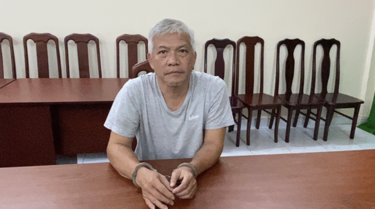 Vợ chồng chủ tiệm vàng TPHCM chuyển tiền trái phép qua Campuchia bị truy tố - Ảnh 1. Vợ chồng chủ tiệm vàng TPHCM chuyển tiền trái phép qua Campuchia bị truy tố - Ảnh 1.