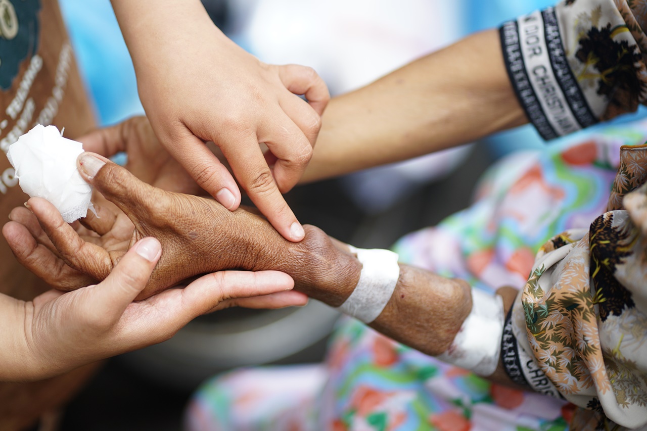 Xe gỏi cuốn 7.000 đồng của mẹ Ngọc Trinh ở TP.HCM: "Con c&ograve;n tương lai, mẹ th&igrave; hết rồi"- Ảnh 7.