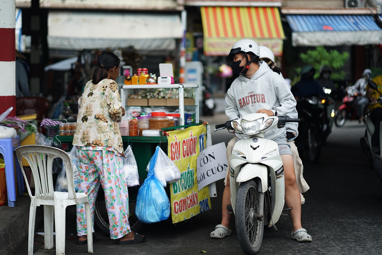 Xe gỏi cuốn 7.000 đồng của mẹ Ngọc Trinh ở TP.HCM: "Con c&ograve;n tương lai, mẹ th&igrave; hết rồi"- Ảnh 4.