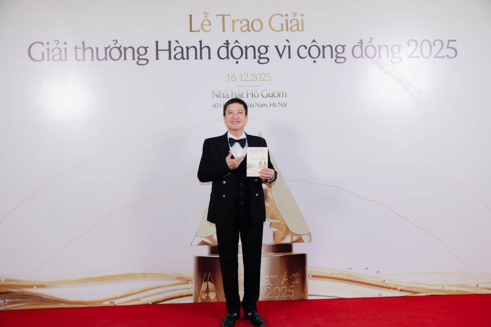 NSƯT Chí Trung 10 năm mới mặc đẹp để dự Human Act Prize: "Rất cần những giải thưởng như thế này" - Ảnh 1. NSƯT Chí Trung 10 năm mới mặc đẹp để dự Human Act Prize: "Rất cần những giải thưởng như thế này" - Ảnh 1.