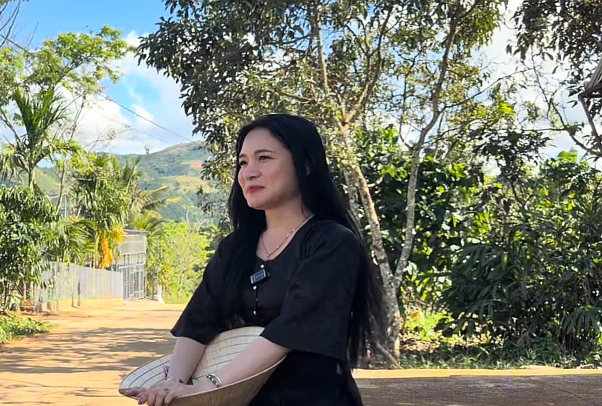 Nam nghệ sĩ Sơn Tùng nói lí do đổi tên sang nữ và cái ơn với một nữ NSND là tiến sĩ- Ảnh 1.