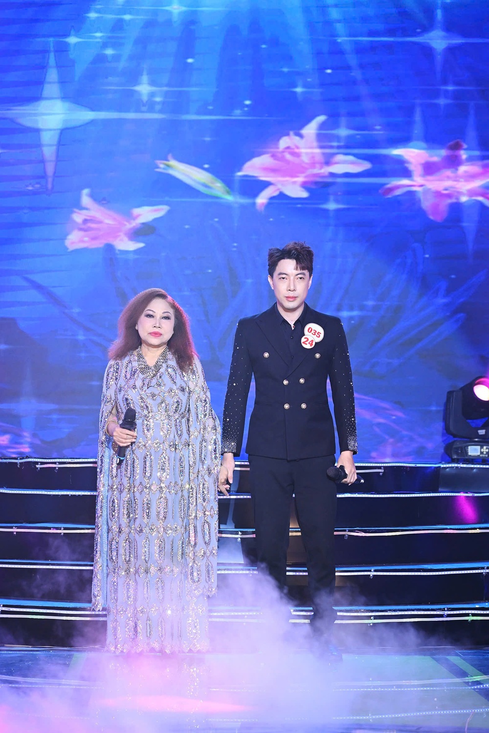 Siu Black sau màn trình diễn với đàn em: “Tôi muốn ôm hôn cậu ấy nhưng phải kiềm lại” - Ảnh 2. Siu Black sau màn trình diễn với đàn em: “Tôi muốn ôm hôn cậu ấy nhưng phải kiềm lại” - Ảnh 2.