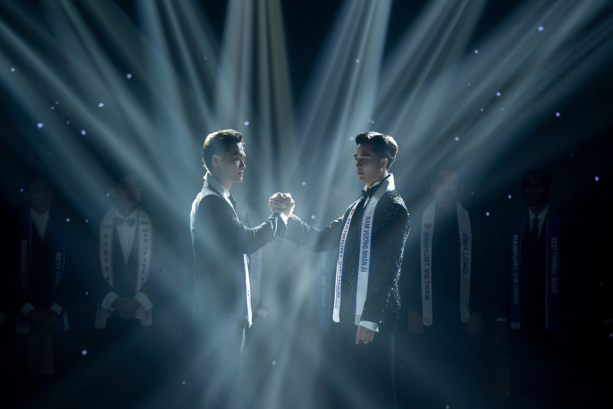 Người mẫu Tiến Dũng đăng quang nam vương Manhunt Vietnam 2025- Ảnh 4.