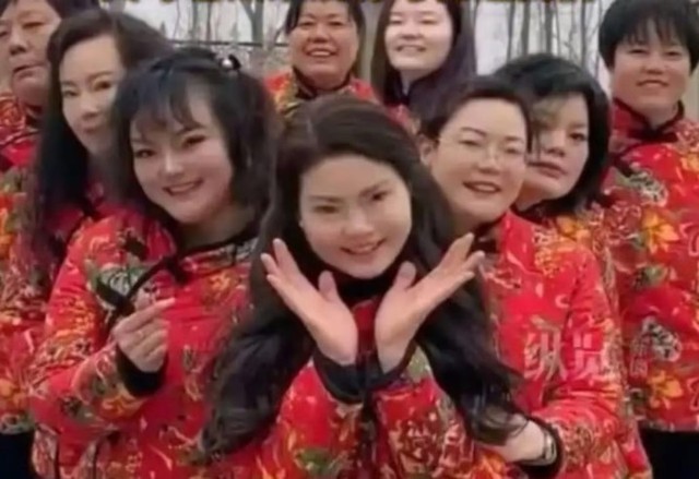 Cặp vợ chồng sinh 9 con g&aacute;i v&agrave; đặt t&ecirc;n để cầu mong con trai - Ảnh 1.