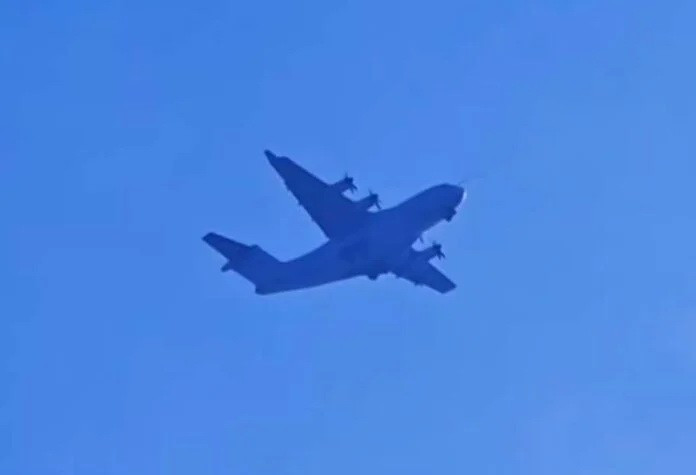 M&aacute;y bay vận tải Y - 15 mới của Trung Quốc lộ diện trong thử nghiệm tr&ecirc;n bầu trời T&acirc;y An - Ảnh 1.