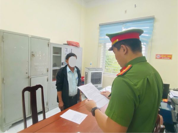 Bé trai 12 tuổi bị thương nặng do người đàn ông ném đá tại Quảng Ngãi - Ảnh 1. Bé trai 12 tuổi bị thương nặng do người đàn ông ném đá tại Quảng Ngãi - Ảnh 1.