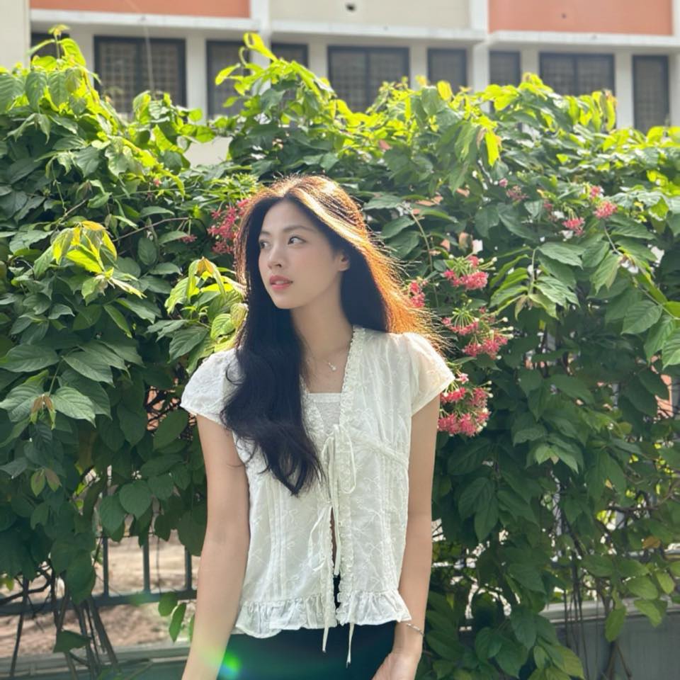 Phỏng vấn hotgirl 2k6 nhảy cao cực táo bạo giành HCV cho Việt Nam, trên sân mộc mạc, đời thường xinh như thiên thần- Ảnh 5.