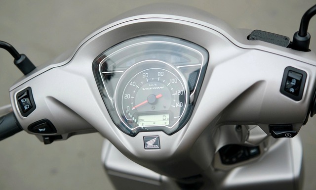 Mỗi ph&uacute;t c&oacute; 1 chiếc xe tay ga n&agrave;y b&aacute;n ra, gi&aacute; chỉ hơn 31 triệu đồng cho phi&ecirc;n bản 2026 - Ảnh 4.