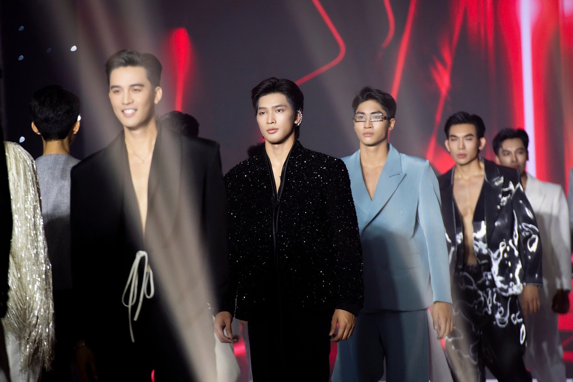 Người mẫu Tiến Dũng đăng quang nam vương Manhunt Vietnam 2025- Ảnh 3.