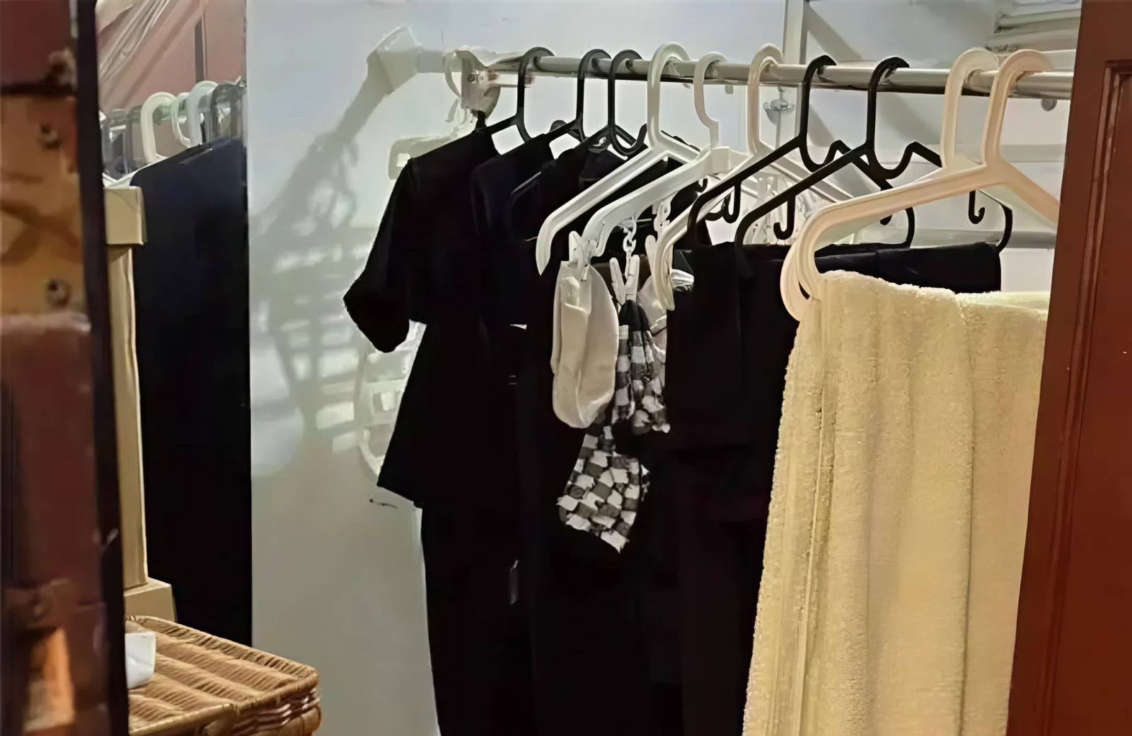 Thánh thần ơi: Nhà Hong Kong chỉ 5m² vẫn tận dụng được từng kẽ hở, muốn bái gia chủ làm sư phụ! - Ảnh 5.