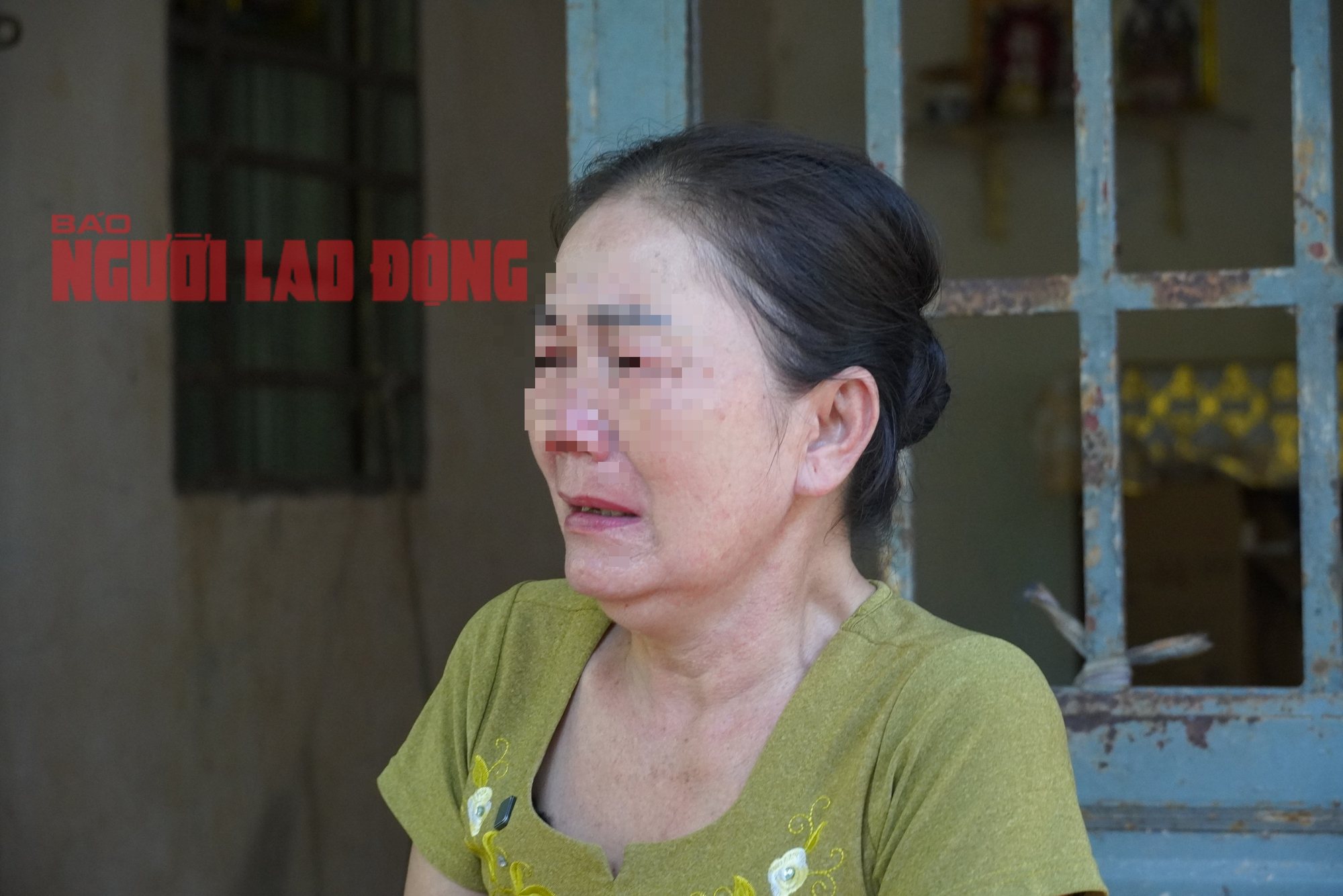 Vụ nam sinh nghi bị bắt c&oacute;c đưa qua Campuchia: Nước mắt người mẹ ngh&egrave;o, bệnh tật - Ảnh 1.