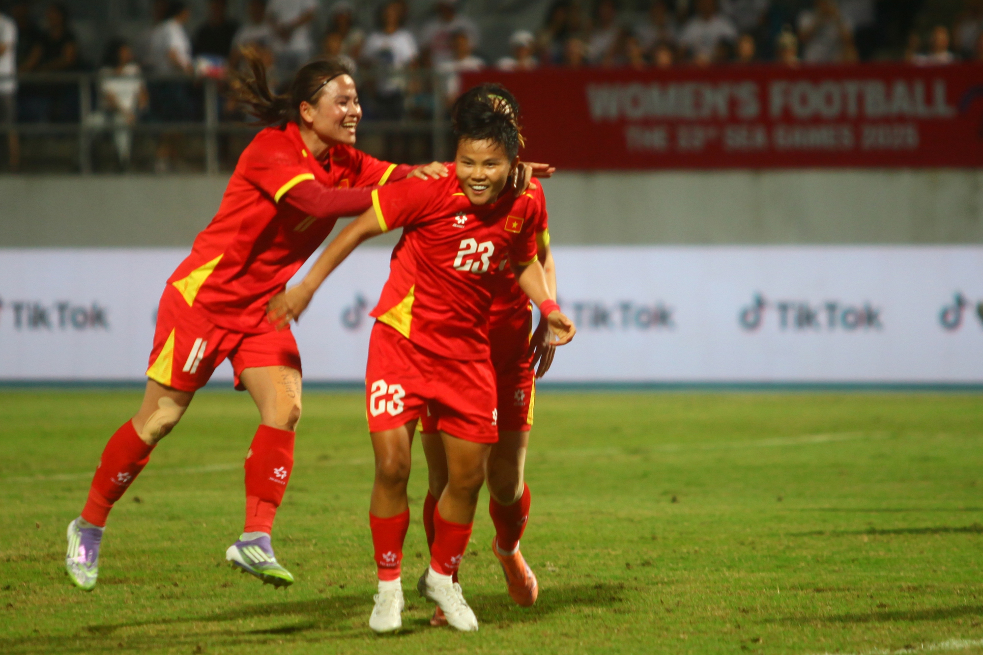 Thực hư tin đồn HLV Mai Đức Chung chia tay tuyển Việt Nam sau SEA Games vì bức xúc với trọng tài - Ảnh 2. Thực hư tin đồn HLV Mai Đức Chung chia tay tuyển Việt Nam sau SEA Games vì bức xúc với trọng tài - Ảnh 2.