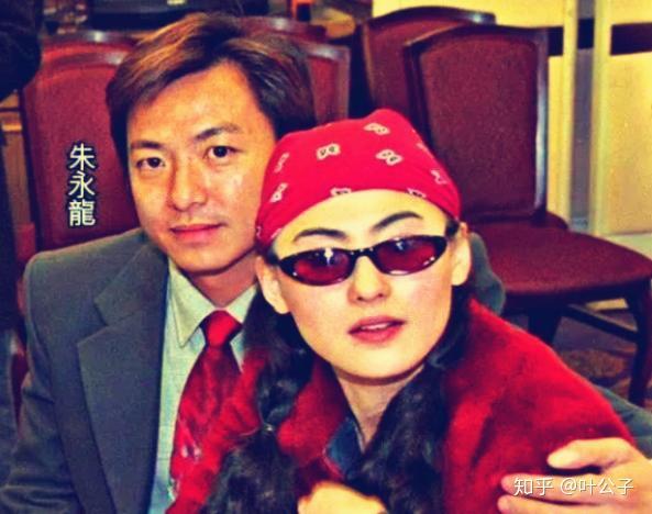 Trương B&aacute; Chi sống thế n&agrave;o m&agrave; bị 3 người quản l&yacute; quay lưng?  - Ảnh 2.