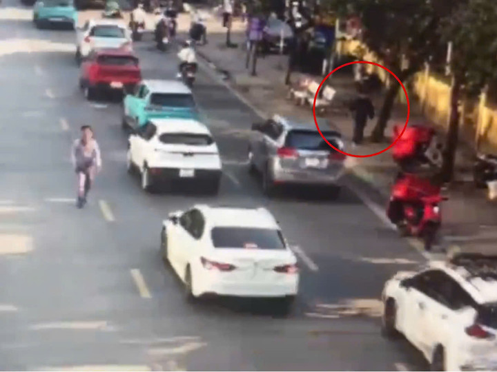 Camera AI hỗ trợ t&igrave;m cụ &ocirc;ng đi lạc ở H&agrave; Nội an to&agrave;n về nh&agrave; - Ảnh 2.