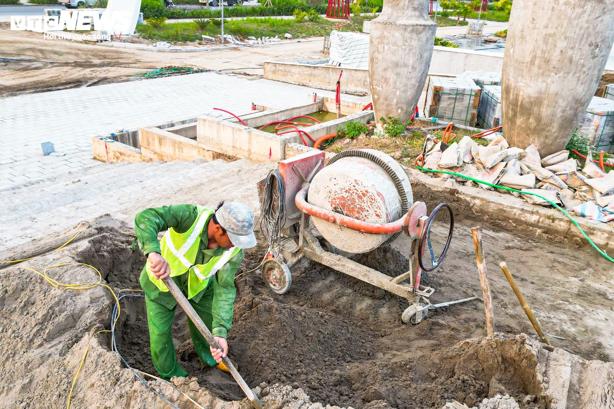 Công viên Gia Lâm hơn 280 tỷ đồng lộ diện với cổng hoa sen 5 cánh - Ảnh 7.