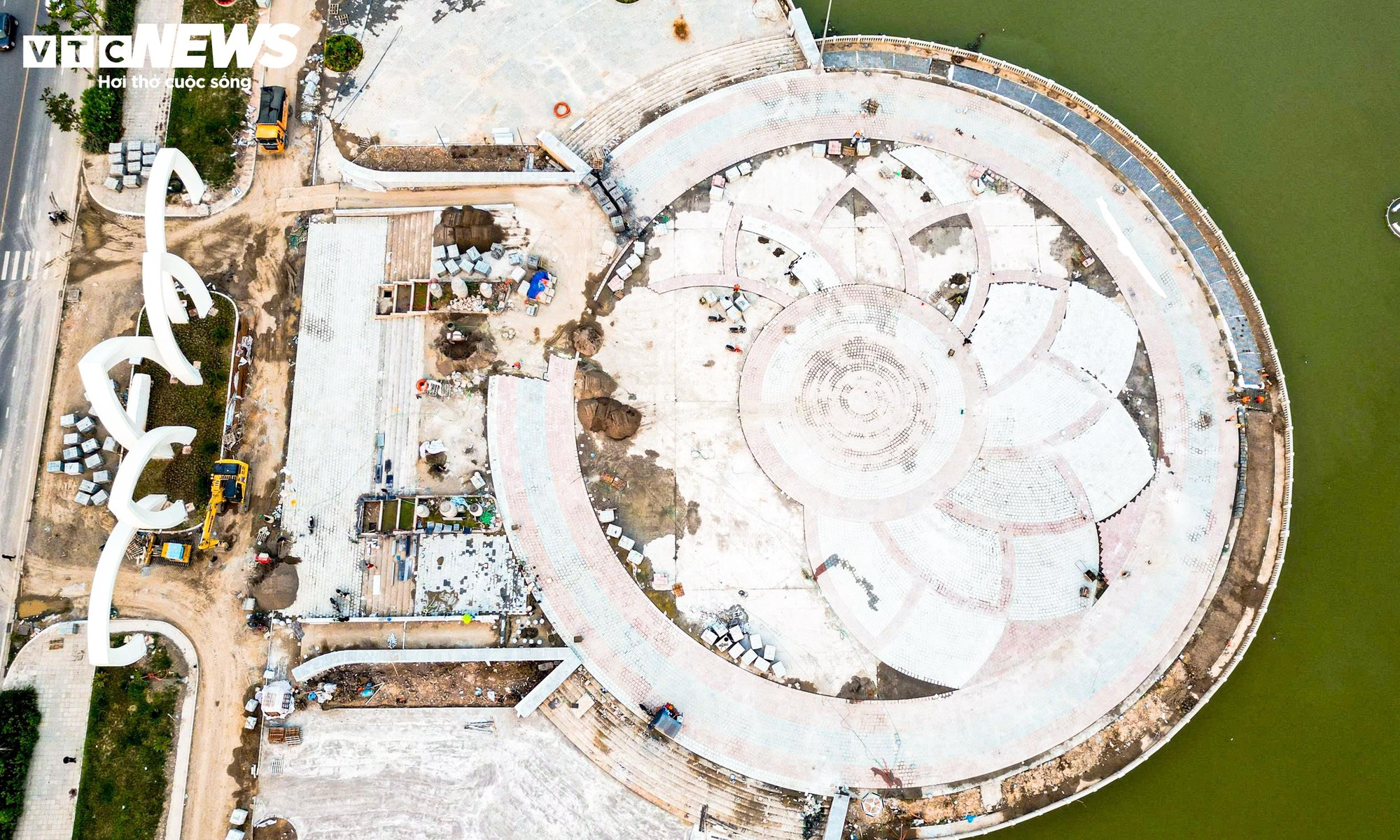 Công viên Gia Lâm hơn 280 tỷ đồng lộ diện với cổng hoa sen 5 cánh - Ảnh 3.