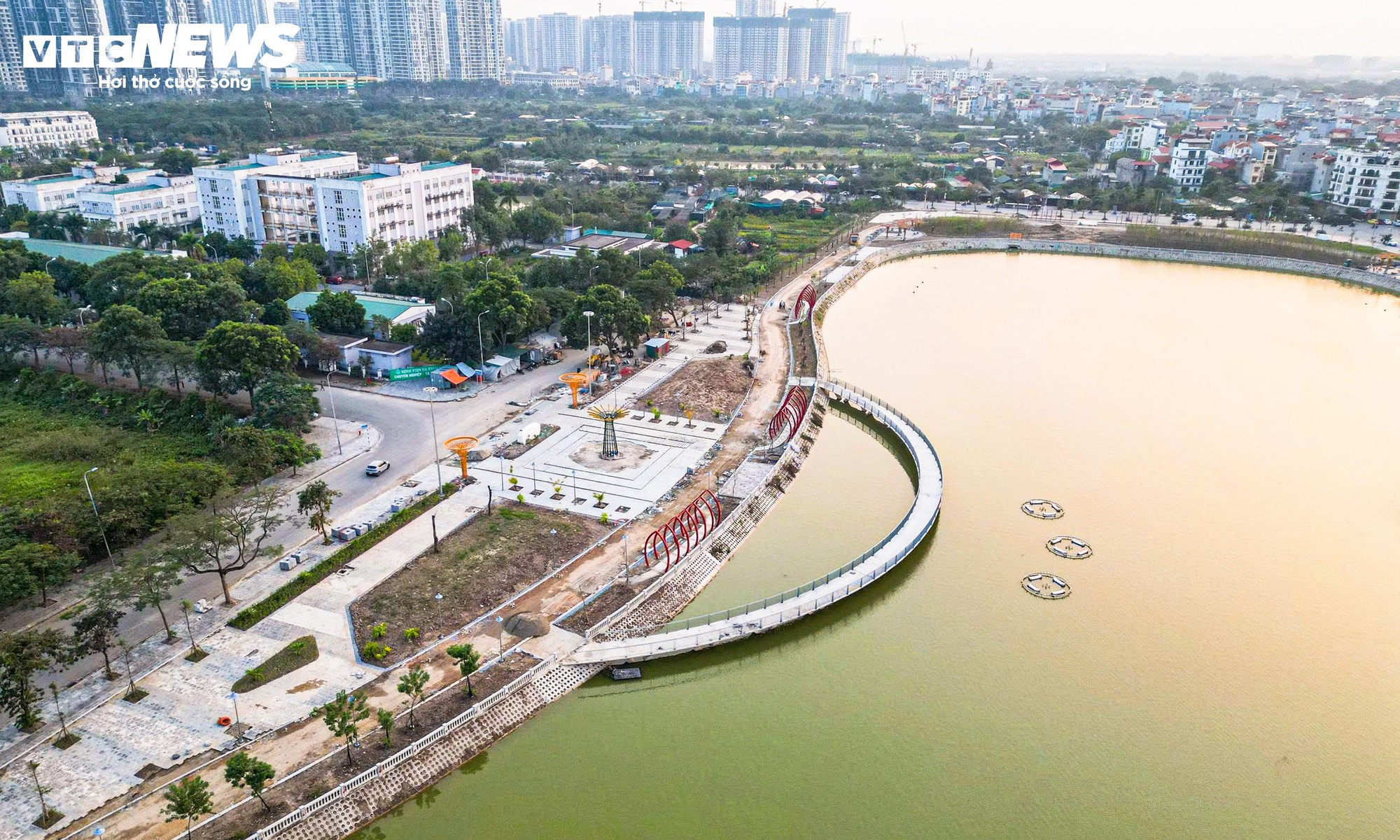 Công viên Gia Lâm hơn 280 tỷ đồng lộ diện với cổng hoa sen 5 cánh - Ảnh 8.