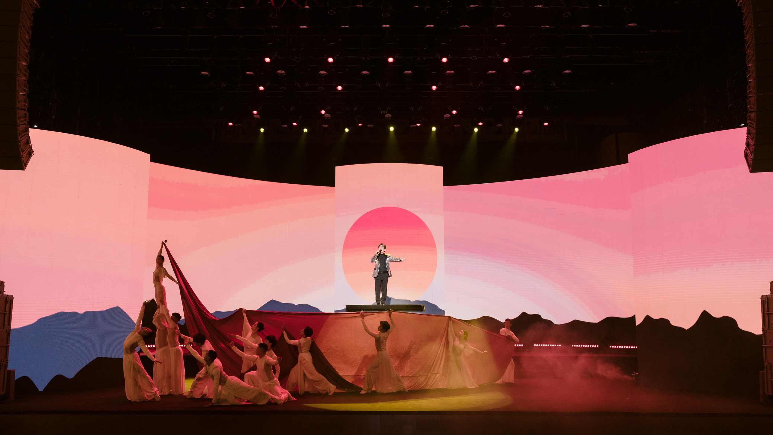 Những khoảnh khắc ấn tượng tại buổi lễ trao giải Human Act Prize 2025  - Ảnh 12.