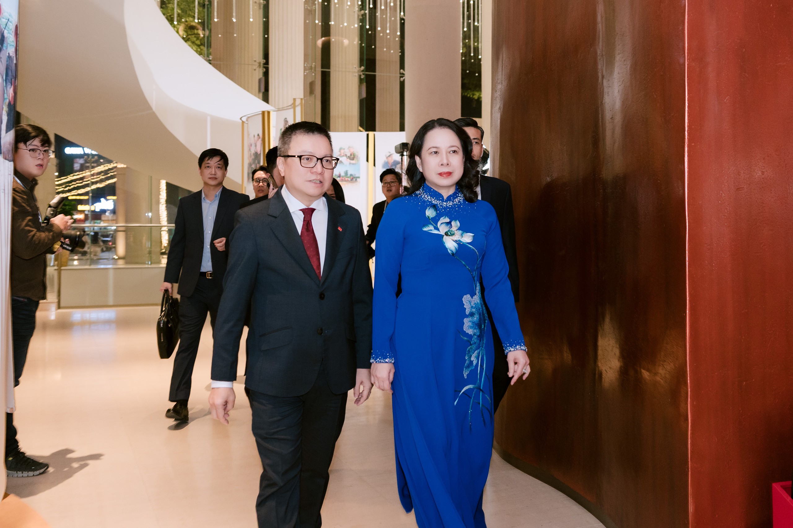 Những khoảnh khắc ấn tượng tại buổi lễ trao giải Human Act Prize 2025  - Ảnh 1.