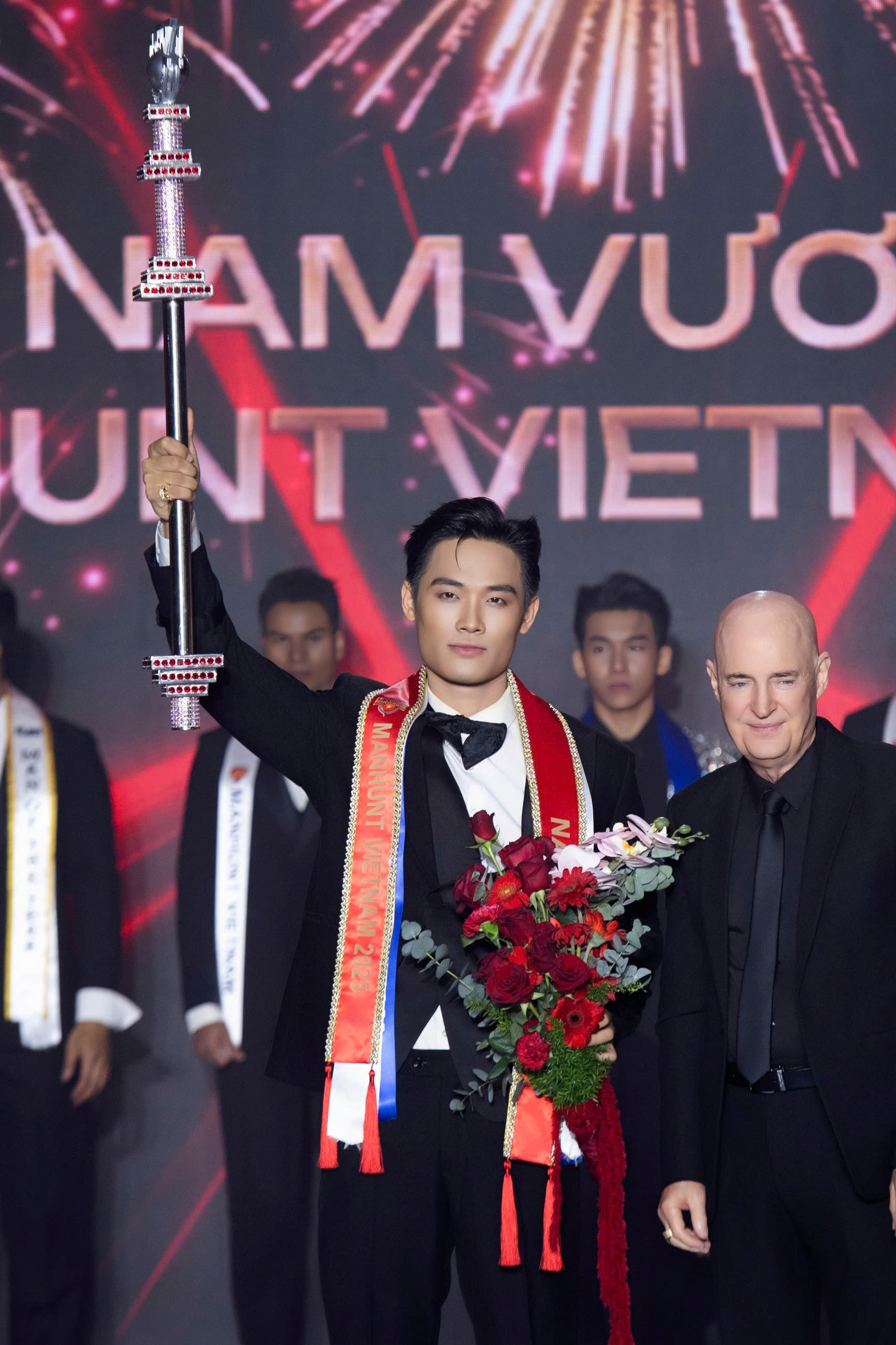 Người mẫu Tiến Dũng đăng quang nam vương Manhunt Vietnam 2025- Ảnh 1.