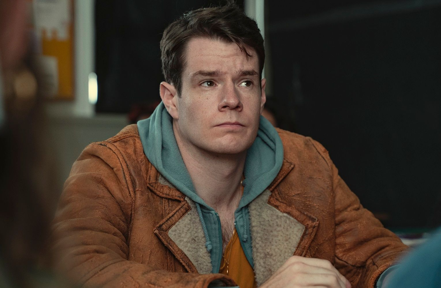 Xem phim Sex Education, tôi nhớ lần cả nhà im lặng suốt bữa cơm: Không ai nói gì nhưng ai cũng tổn thương- Ảnh 1.