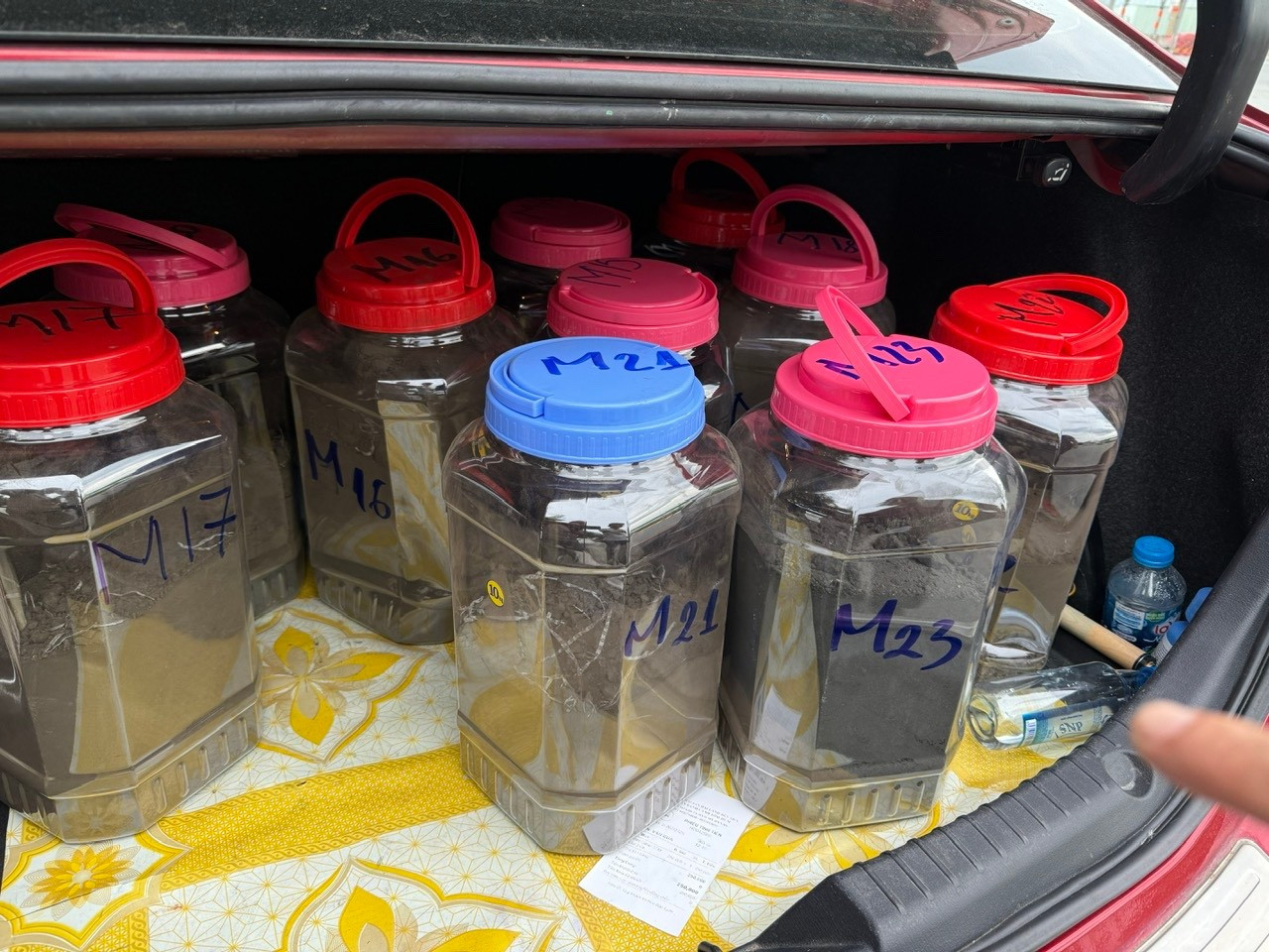 Lật tẩy đường d&acirc;y xuất khẩu tr&aacute;i ph&eacute;p kho&aacute;ng sản sang Trung Quốc quy m&ocirc; lớn - Ảnh 2.