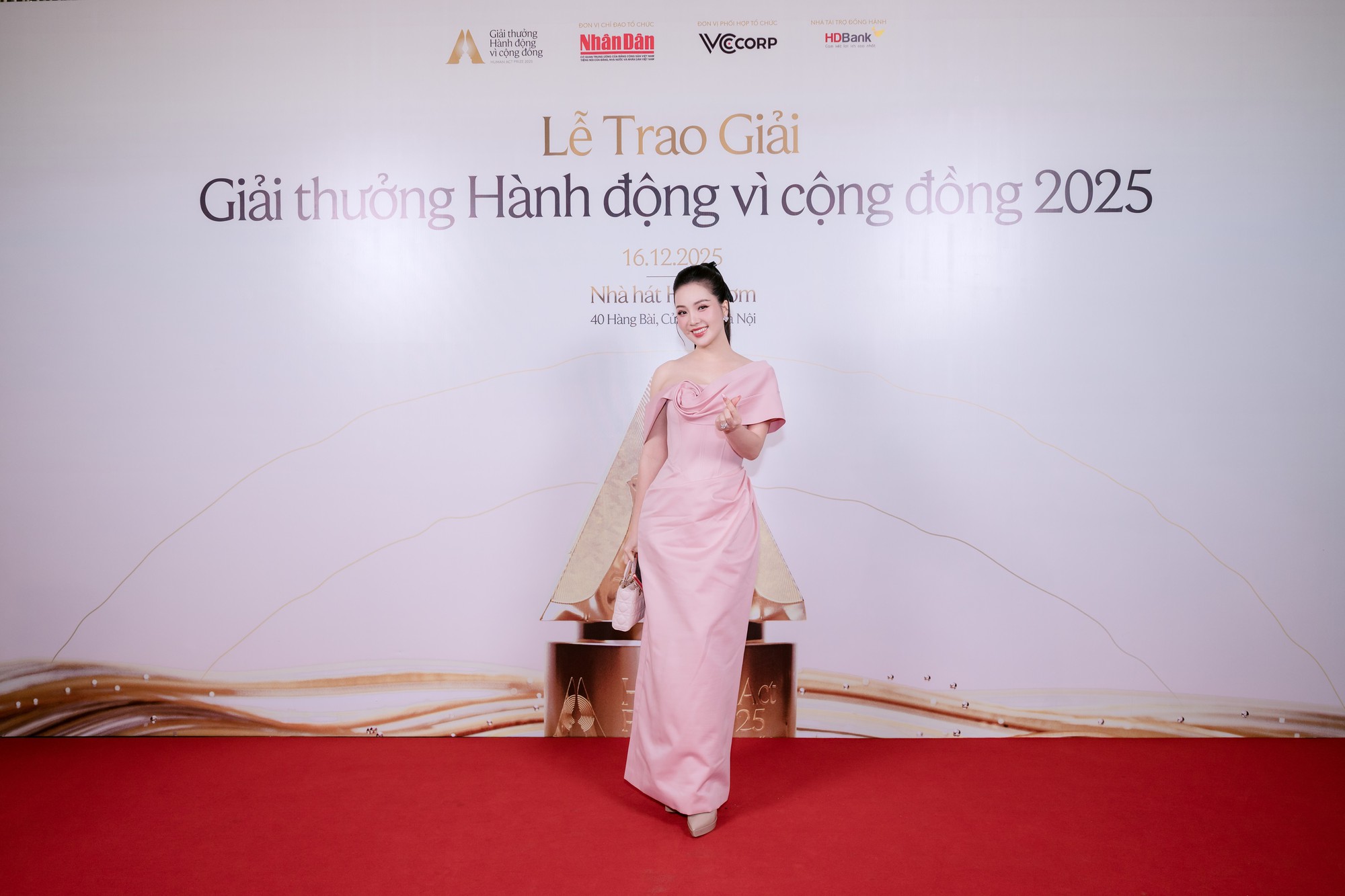 Á hậu Thụy Vân: “Những giá trị vì cộng đồng là những giá trị bất biến, không bao giờ thay đổi” - Ảnh 2. Á hậu Thụy Vân: “Những giá trị vì cộng đồng là những giá trị bất biến, không bao giờ thay đổi” - Ảnh 2.