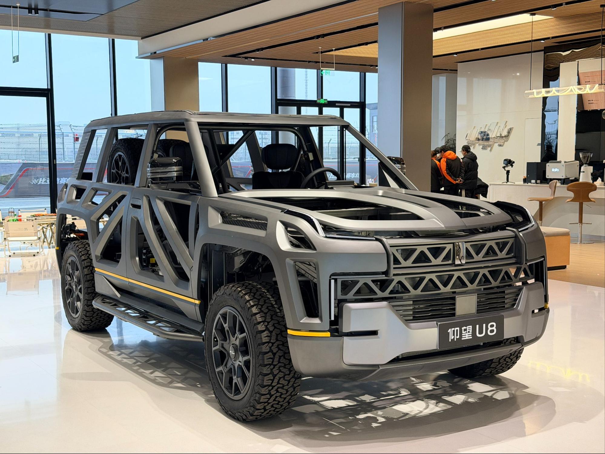 T&ocirc;i sang Trung Quốc trải nghiệm đường đua khổng lồ phủ trong tuyết d&agrave;y của BYD: Leo dốc c&aacute;t, bơi trong nước, nghi&ecirc;ng 30 độ đều trong &lsquo;1 nốt nhạc&rsquo;- Ảnh 7.