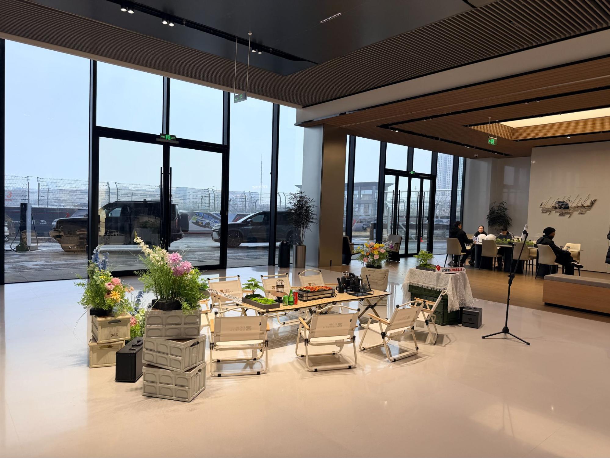 T&ocirc;i sang Trung Quốc trải nghiệm đường đua khổng lồ phủ trong tuyết d&agrave;y của BYD: Leo dốc c&aacute;t, bơi trong nước, nghi&ecirc;ng 30 độ đều trong &lsquo;1 nốt nhạc&rsquo;- Ảnh 11.