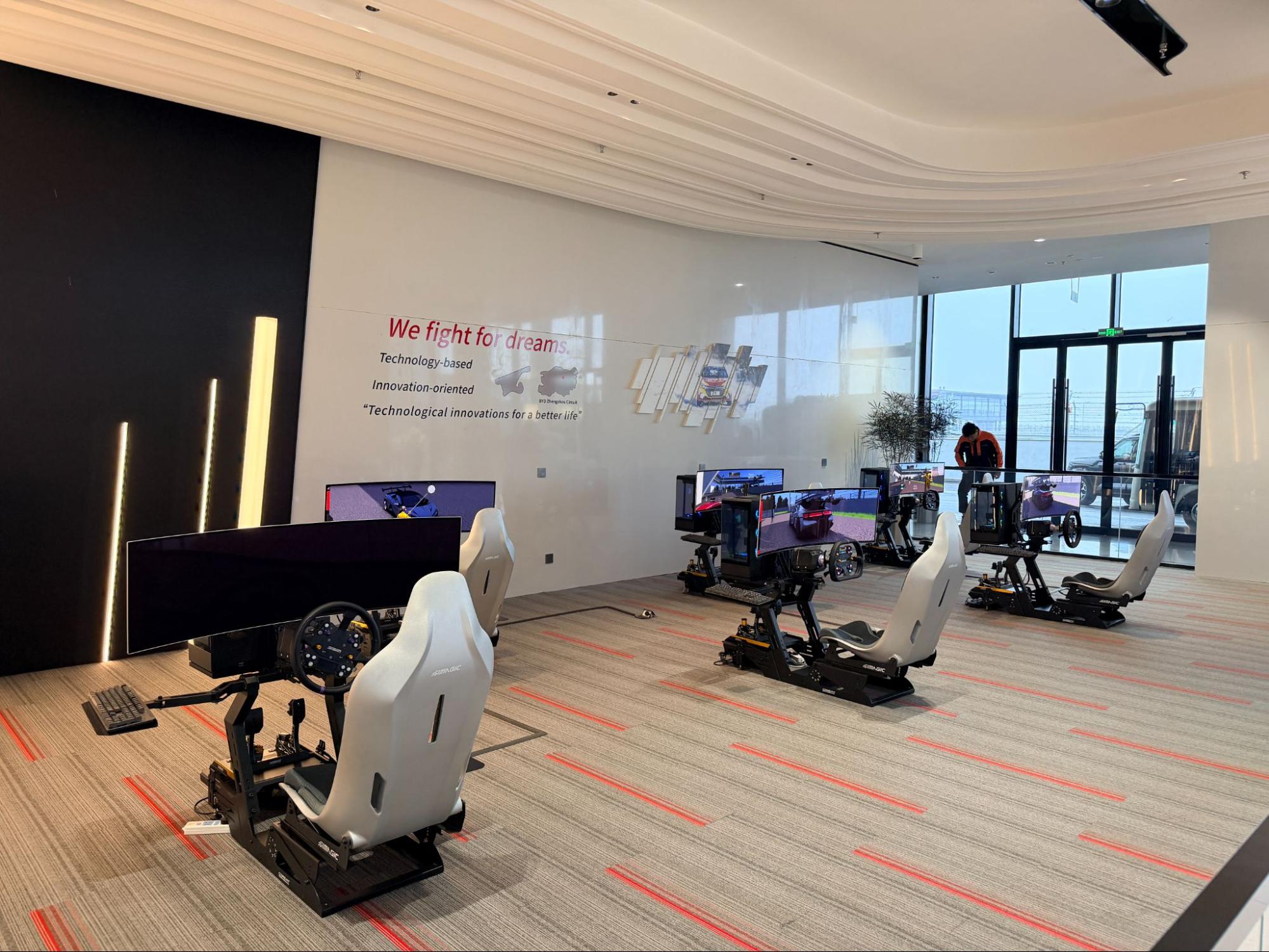 T&ocirc;i sang Trung Quốc trải nghiệm đường đua khổng lồ phủ trong tuyết d&agrave;y của BYD: Leo dốc c&aacute;t, bơi trong nước, nghi&ecirc;ng 30 độ đều trong &lsquo;1 nốt nhạc&rsquo;- Ảnh 9.