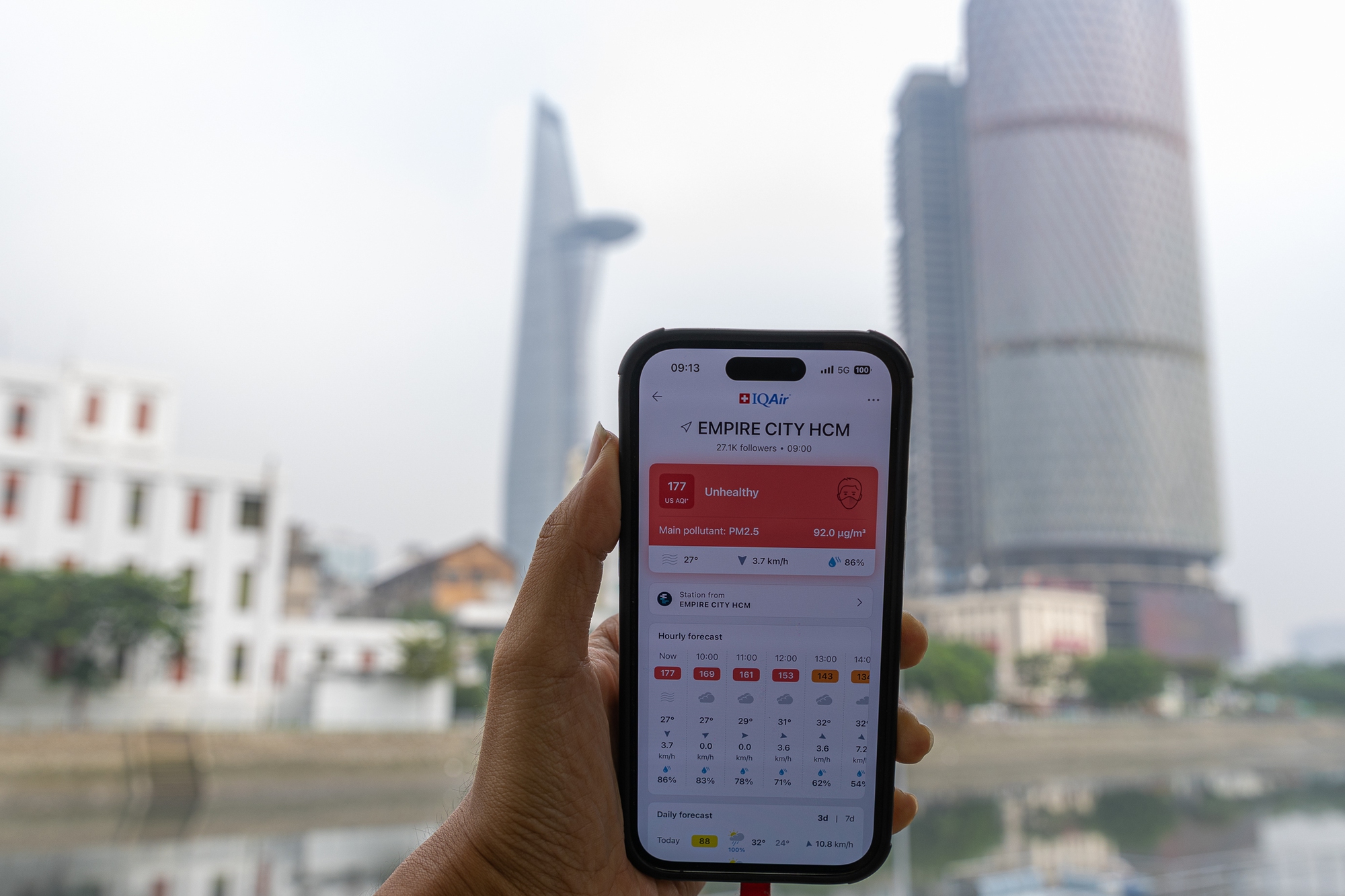 Không khí ô nhiễm bao trùm những ngày cuối năm: Hà Nội mù mịt, TP.HCM tối sầm dù đã 8h sáng- Ảnh 26.