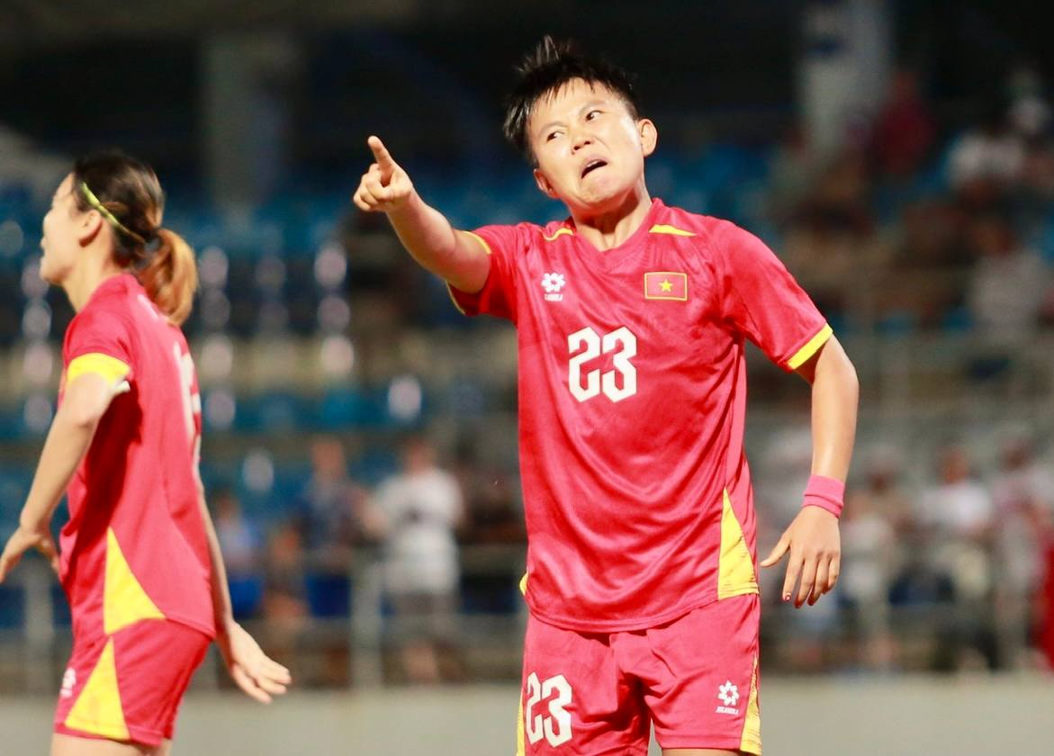 Phỏng vấn nóng trọng tài FIFA: "Trọng tài sai hoàn toàn khi không công nhận bàn thắng của Việt Nam" - Ảnh 1. Phỏng vấn nóng trọng tài FIFA: "Trọng tài sai hoàn toàn khi không công nhận bàn thắng của Việt Nam" - Ảnh 1.