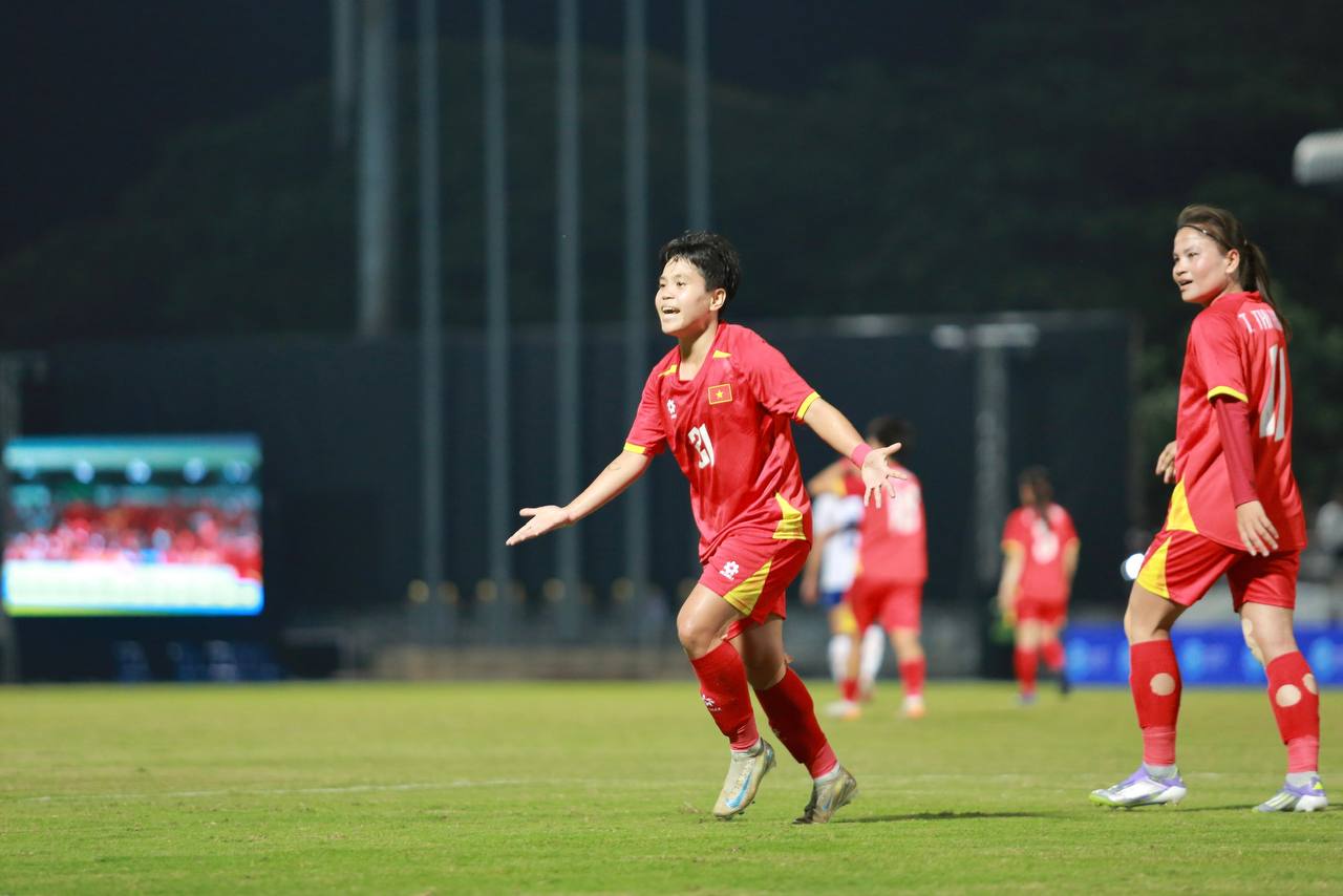 Phỏng vấn nóng trọng tài FIFA: "Trọng tài sai hoàn toàn khi không công nhận bàn thắng của Việt Nam" - Ảnh 3. Phỏng vấn nóng trọng tài FIFA: "Trọng tài sai hoàn toàn khi không công nhận bàn thắng của Việt Nam" - Ảnh 3.