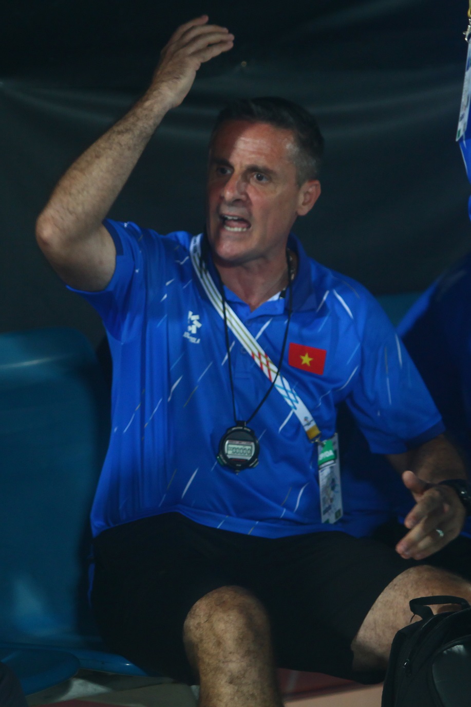 HLV Mai Đức Chung rưng rưng, tuyển Việt Nam uất nghẹn lên nhận HCB SEA Games - Ảnh 8. HLV Mai Đức Chung rưng rưng, tuyển Việt Nam uất nghẹn lên nhận HCB SEA Games - Ảnh 8.