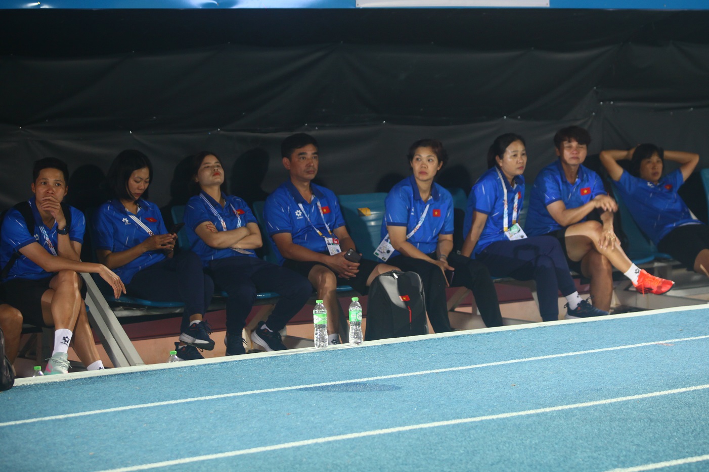 Trợ lý châu Âu của tuyển Việt Nam đòi tìm trọng tài “ăn thua đủ”, tranh cãi với quan chức SEA Games - Ảnh 4. Trợ lý châu Âu của tuyển Việt Nam đòi tìm trọng tài “ăn thua đủ”, tranh cãi với quan chức SEA Games - Ảnh 4.