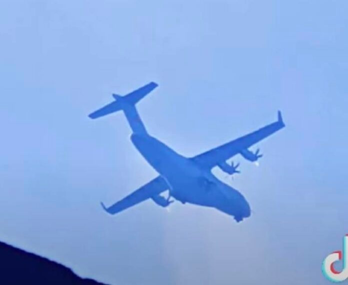 M&aacute;y bay vận tải Y - 15 mới của Trung Quốc lộ diện trong thử nghiệm tr&ecirc;n bầu trời T&acirc;y An - Ảnh 2.