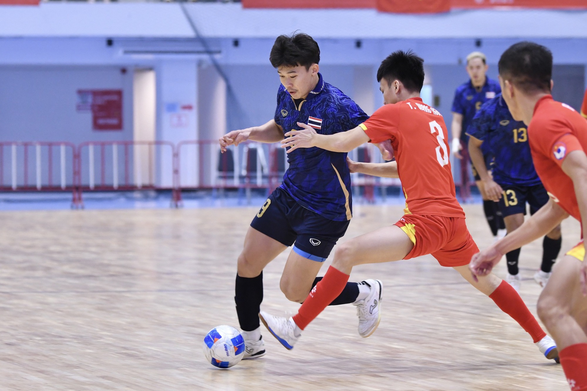 Quyết chiến đến cùng, Việt Nam vẫn "ôm hận" trước Thái Lan, tan mộng HCV SEA Games 33 - Ảnh 2.