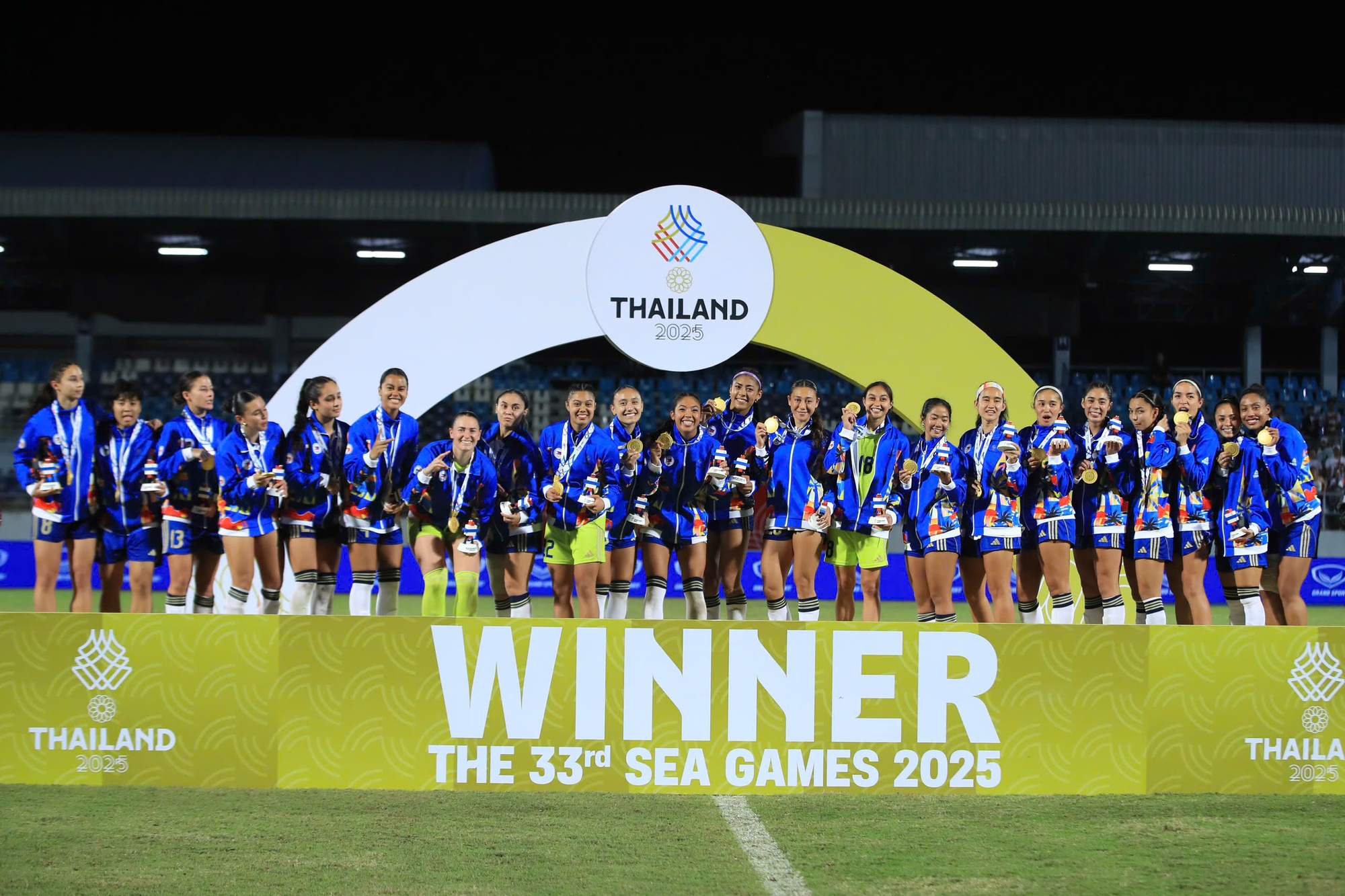 Thương lắm những đôi mắt đượm buồn của đội tuyển nữ Việt Nam!- Ảnh 12. Thương lắm những đôi mắt đượm buồn của đội tuyển nữ Việt Nam!- Ảnh 12.