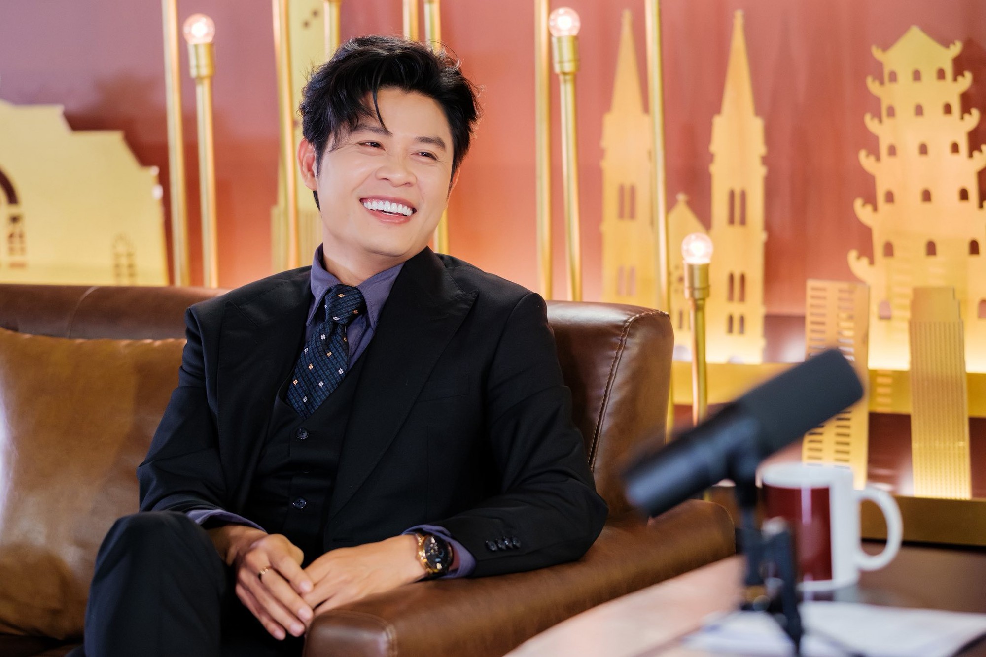 Nam nhạc sĩ mua 2 căn nhà nhờ 1 bài hit: Ly hôn, mẹ buồn tới nỗi nhập viện, 42 tuổi đỗ đại học - Ảnh 3. Nam nhạc sĩ mua 2 căn nhà nhờ 1 bài hit: Ly hôn, mẹ buồn tới nỗi nhập viện, 42 tuổi đỗ đại học - Ảnh 3.