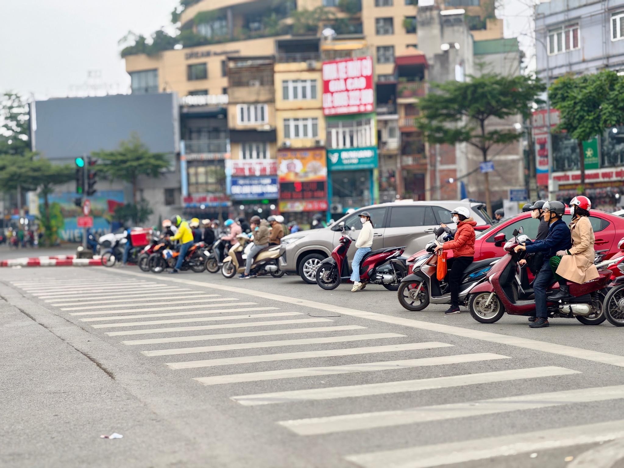 1.837 camera AI trên khắp Hà Nội "soi" được bao nhiêu người vi phạm, lỗi nào nhiều nhất sau 5 ngày? - Ảnh 4. 1.837 camera AI trên khắp Hà Nội "soi" được bao nhiêu người vi phạm, lỗi nào nhiều nhất sau 5 ngày? - Ảnh 4.
