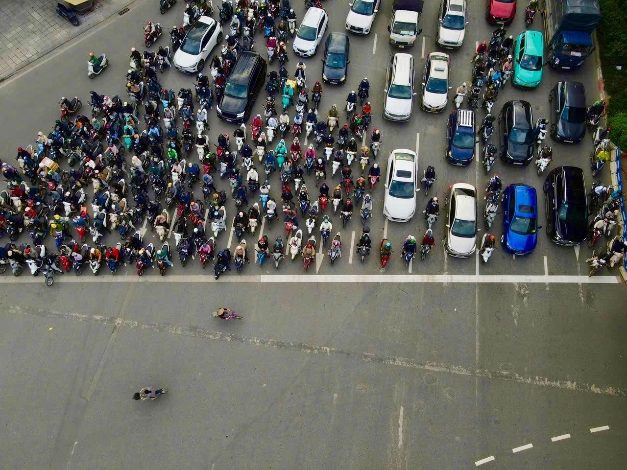 1.837 camera AI trên khắp Hà Nội "soi" được bao nhiêu người vi phạm, lỗi nào nhiều nhất sau 5 ngày? - Ảnh 3. 1.837 camera AI trên khắp Hà Nội "soi" được bao nhiêu người vi phạm, lỗi nào nhiều nhất sau 5 ngày? - Ảnh 3.