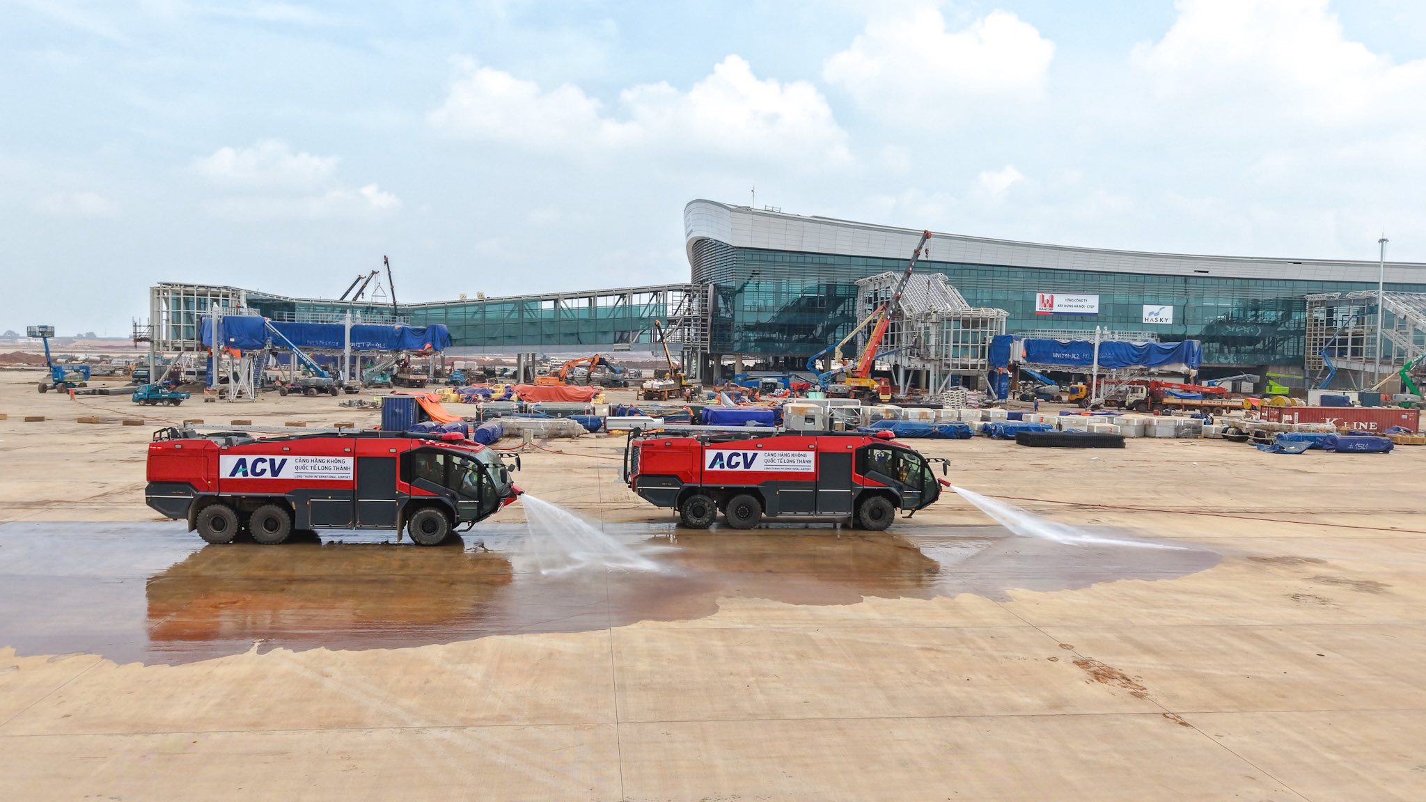 Khoảnh khắc lịch sử: 3 máy bay liên tiếp 'chào sân', sân bay 16 tỷ USD gia nhập bản đồ hàng không toàn cầu - Ảnh 2.